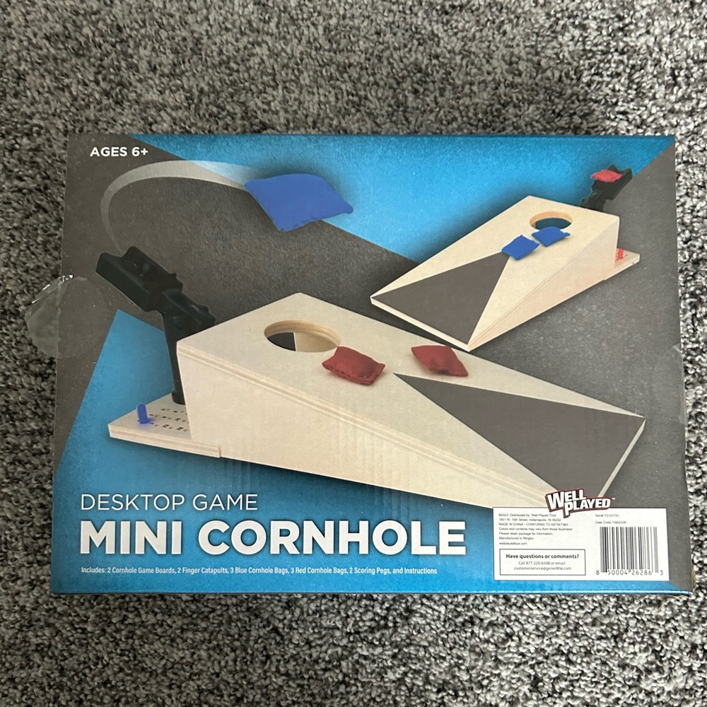 Desktop mini cornhole game